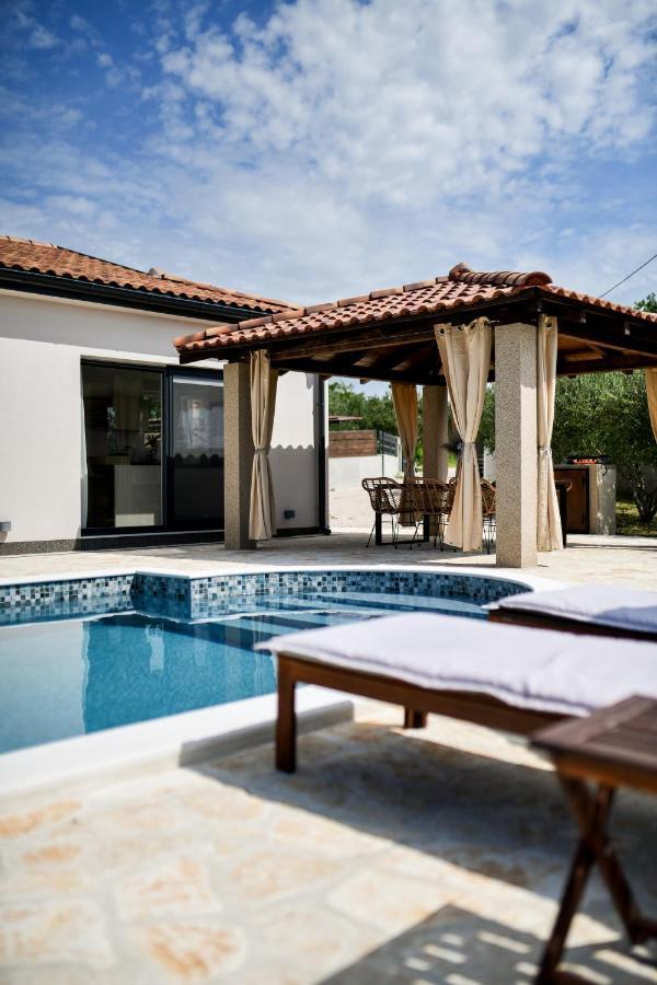 Wonderful Holiday House Bruno With Heated Pool Zadar Exterior photo