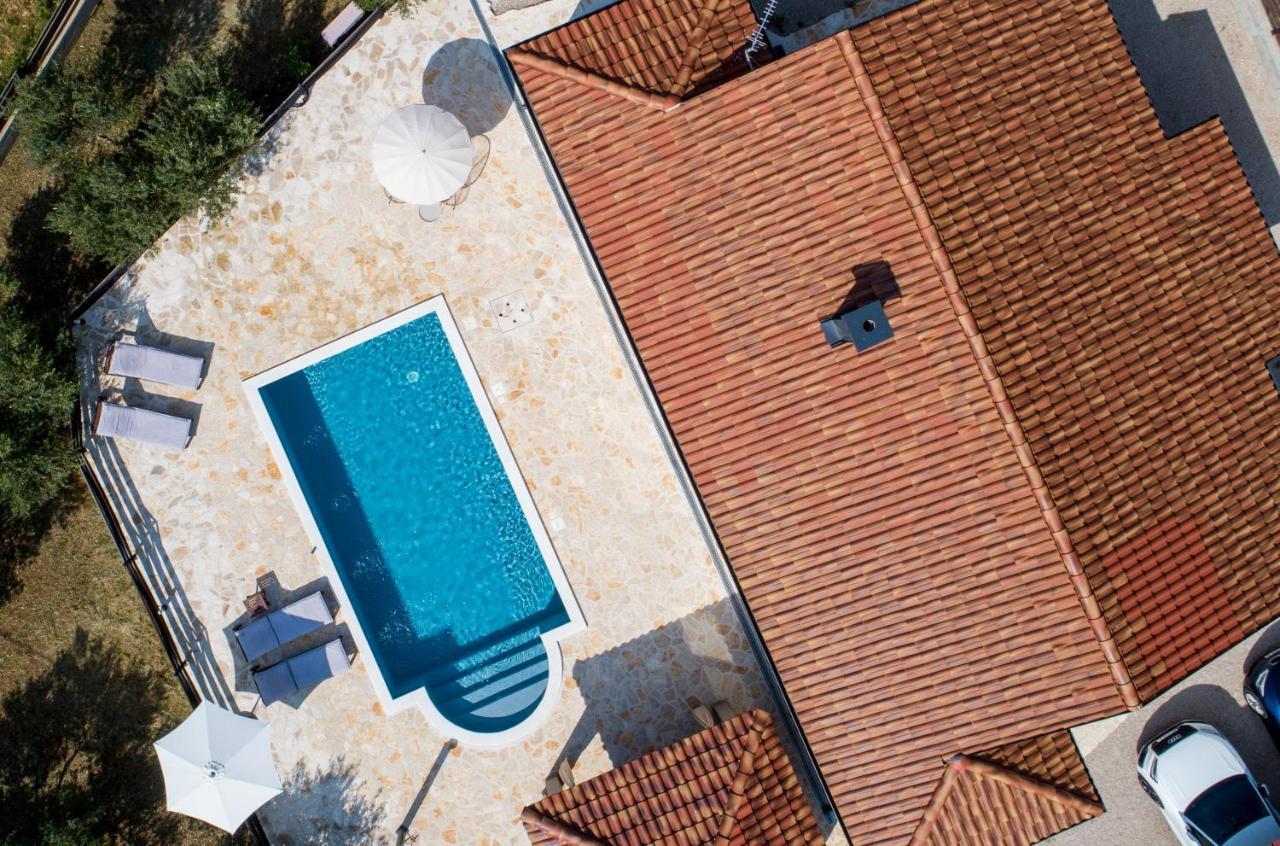Wonderful Holiday House Bruno With Heated Pool Zadar Exterior photo